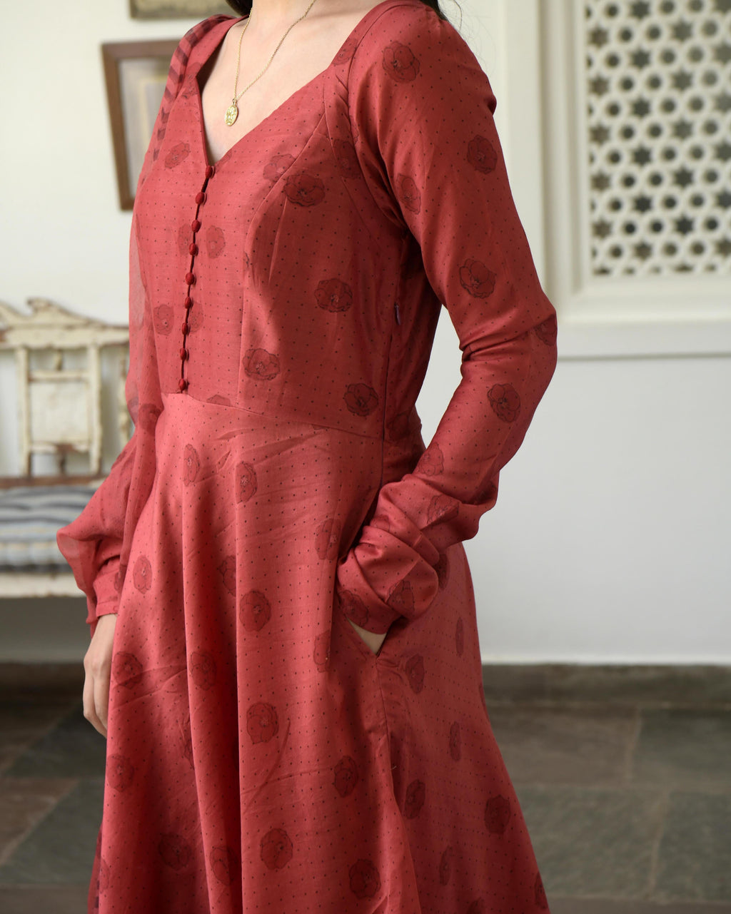 Red Chanderi Silk Kurta Set With Dupatta at Kamakhyaa by Taro. This item is Best Selling, Chiffon, Evening Wear, Gulzar Taro, Indian Wear, July Sale, July Sale 2023, Kurta Pant Sets, Kurta Set With Dupatta, Natural, Prints, Red, Regular Fit, Womenswear