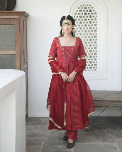 Red Embroidered Kurta Set With Dupatta at Kamakhyaa by Taro. This item is Best Selling, Evening Wear, Indian Wear, July Sale, July Sale 2023, Kaftan Set, Kurta Pant Sets, Kurta Set With Dupatta, Natural, Red, Regular Fit, Sitara Taro, Textured, Womenswear