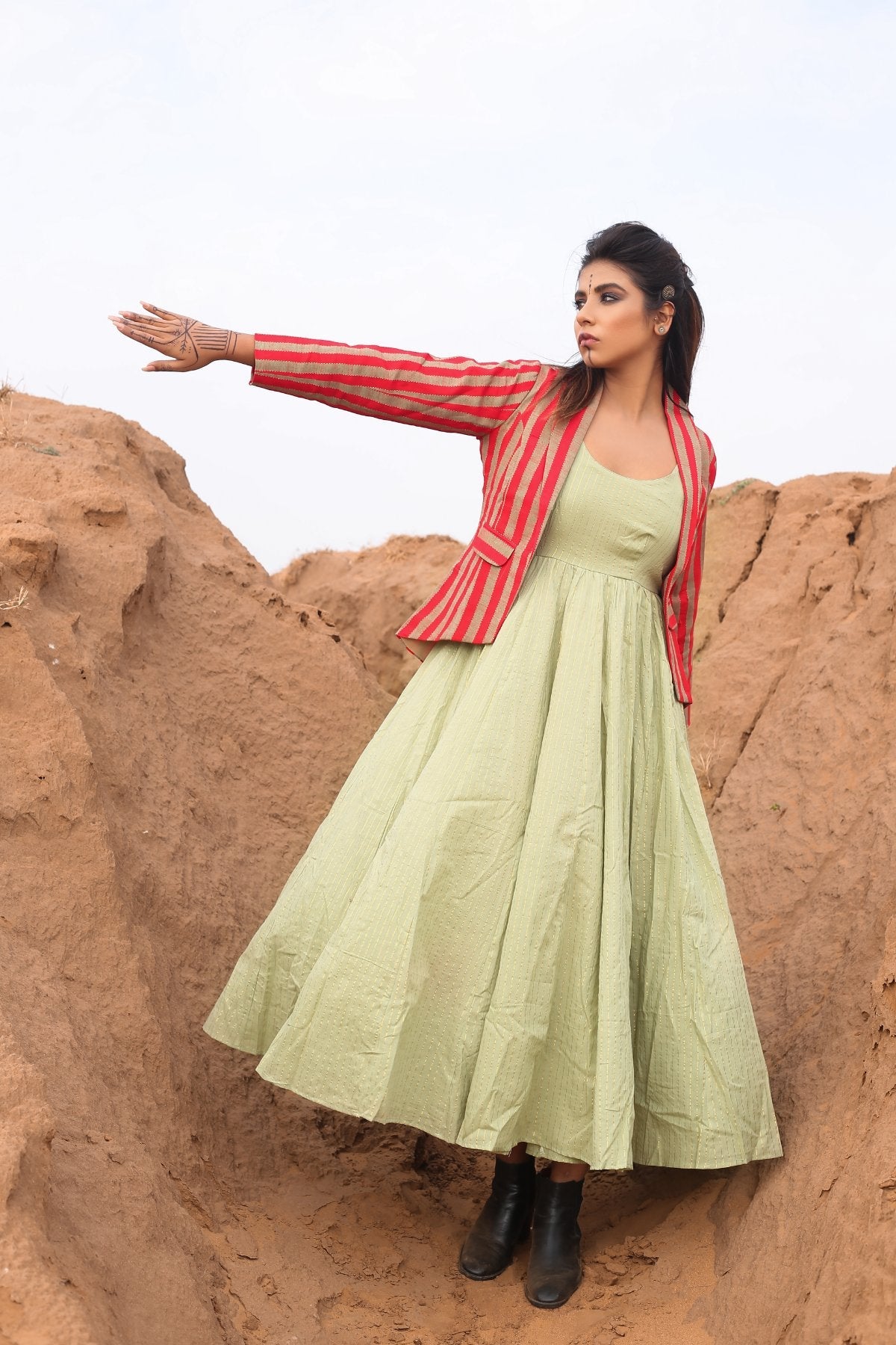 Buy Pallavi Jaipur Green Velvet Embroidered Kurta And Tulip Pant Set Online  | Aza Fashions