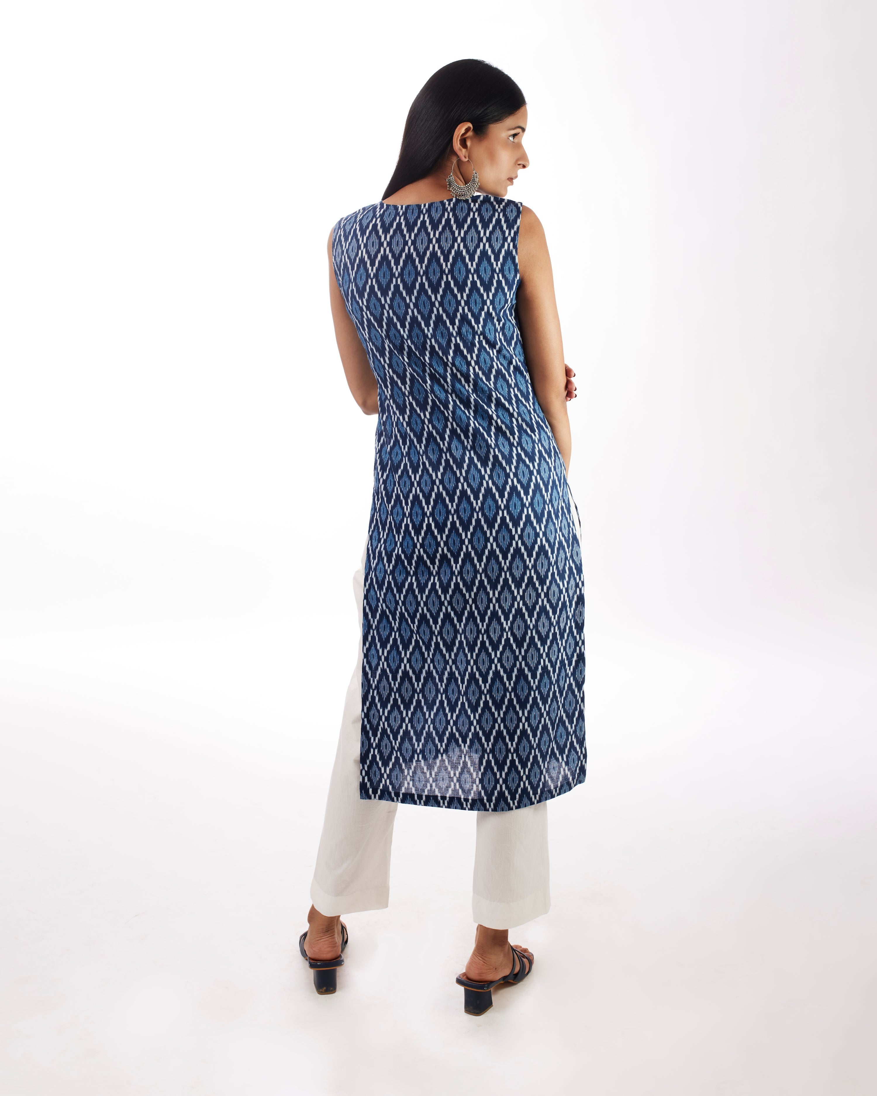 Sleeveless Kurta And Solid Pant at Kamakhyaa by Kamakhyaa. This item is 100% pure cotton, Blue, Casual Wear, Complete Sets, Indian Wear, KKYSS, Kurta Pant Sets, Natural, Prints, Regular Fit, Summer Sutra, Womenswear