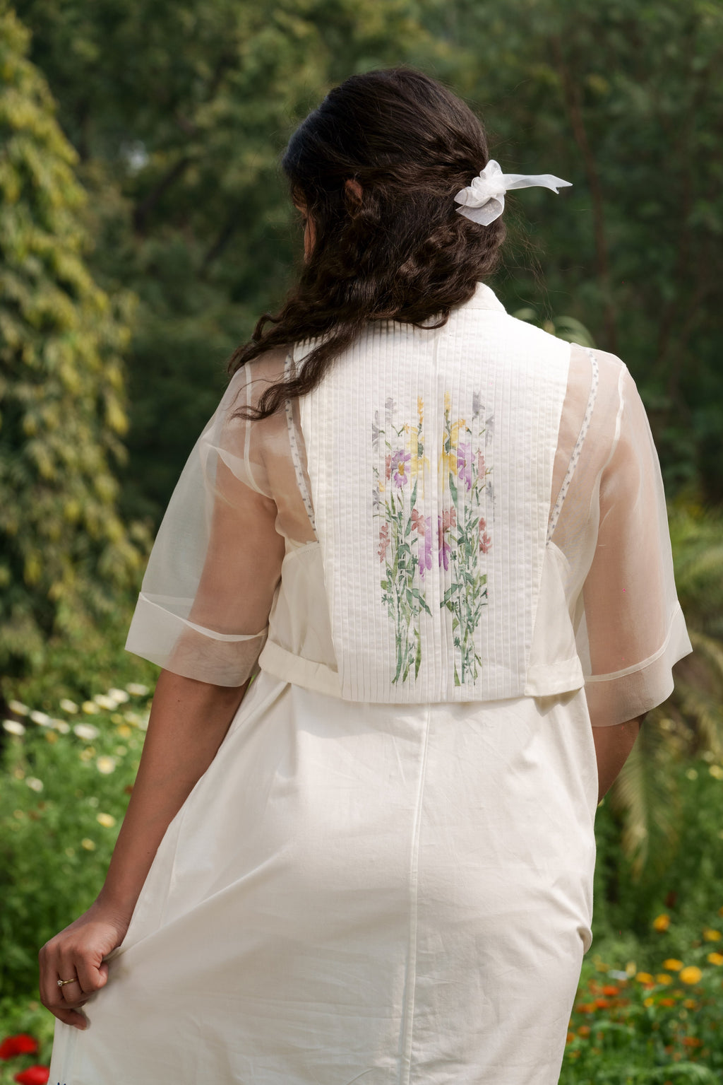 White Cotton Crop jacket at Kamakhyaa by Ahmev. This item is Casual Wear, Cotton, July Sale, July Sale 2023, Natural, Regular Fit, Shrugs, Solids, White, Womenswear