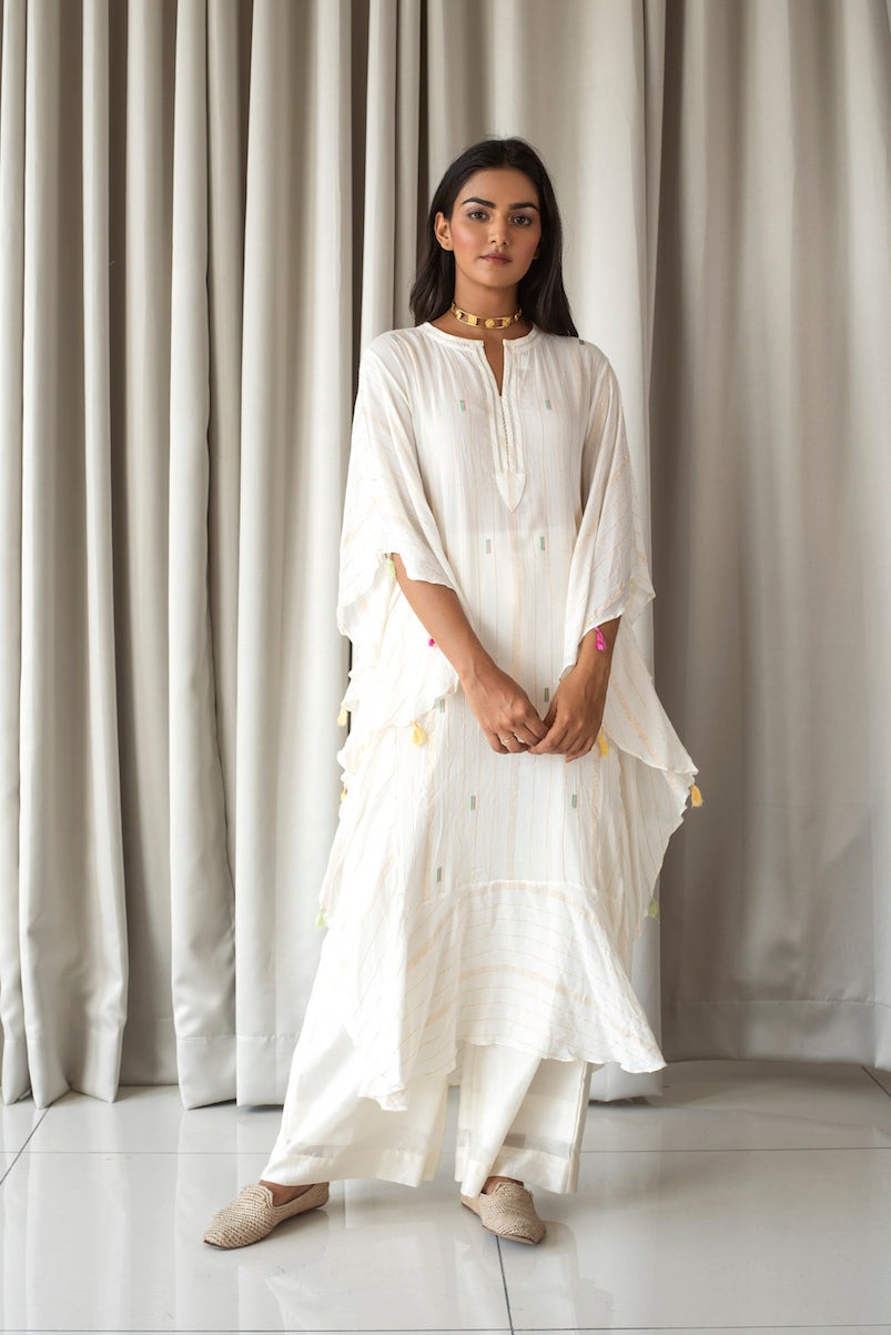 White Embroidered Kaftan at Kamakhyaa by Taro. This item is Bahaar Taro, Cotton Blend, Evening Wear, Indian Wear, July Sale, July Sale 2023, Kaftans, Natural, Regular Fit, Textured, Tops, White, Womenswear