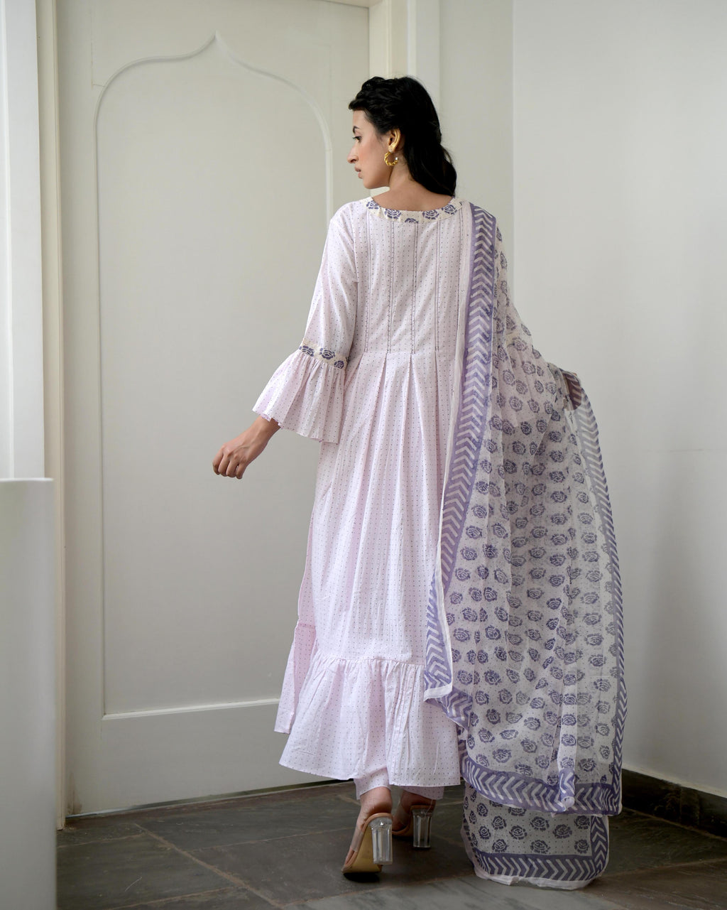 White Hand Block Printed Cotton Kurta Set With Dupatta at Kamakhyaa by Taro. This item is Chiffon, Evening Wear, Gulzar Taro, Handwoven Cotton, Indian Wear, July Sale, July Sale 2023, Kurta Pant Sets, Kurta Set With Dupatta, Natural, Prints, Regular Fit, White, Womenswear
