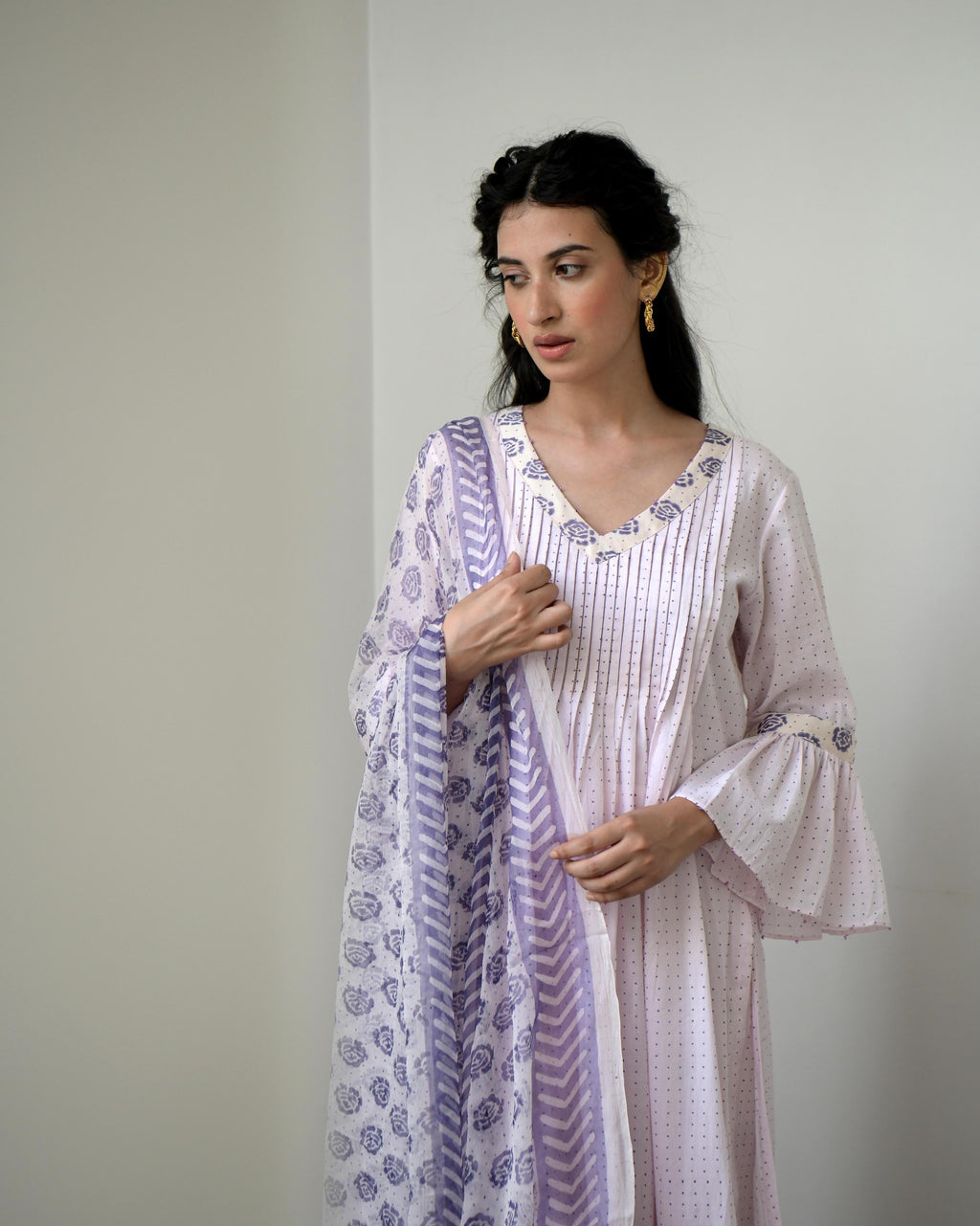 White Hand Block Printed Cotton Kurta Set With Dupatta at Kamakhyaa by Taro. This item is Chiffon, Evening Wear, Gulzar Taro, Handwoven Cotton, Indian Wear, July Sale, July Sale 2023, Kurta Pant Sets, Kurta Set With Dupatta, Natural, Prints, Regular Fit, White, Womenswear
